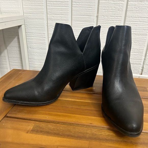 Michael Shannon Womens Black Booties - Picture 2 of 7